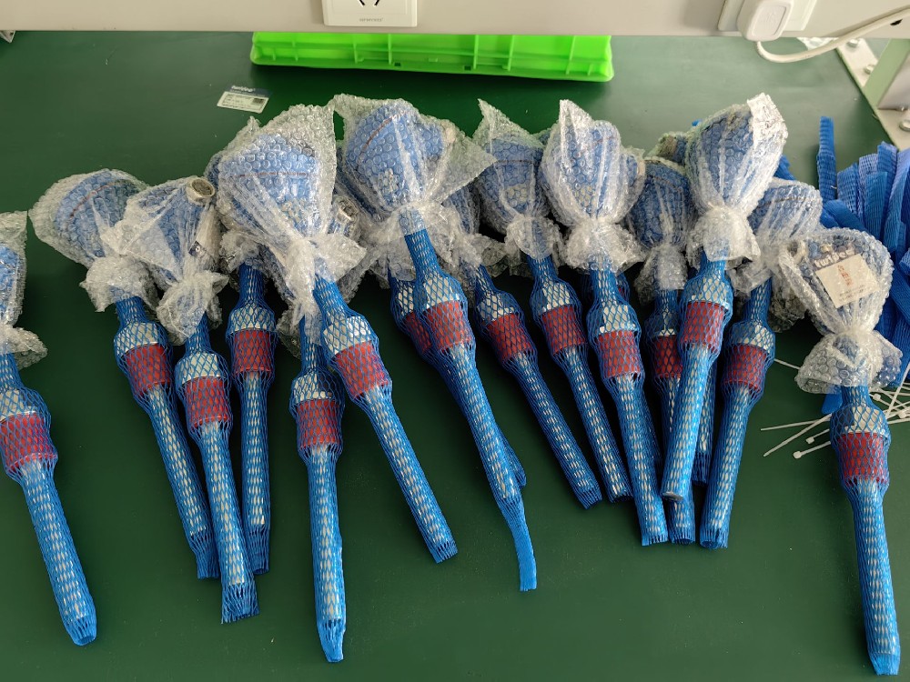 在工业自动化中，，，热电阻是怎样与控制系统集成的，，，以实现温度控制和监测？？？？？