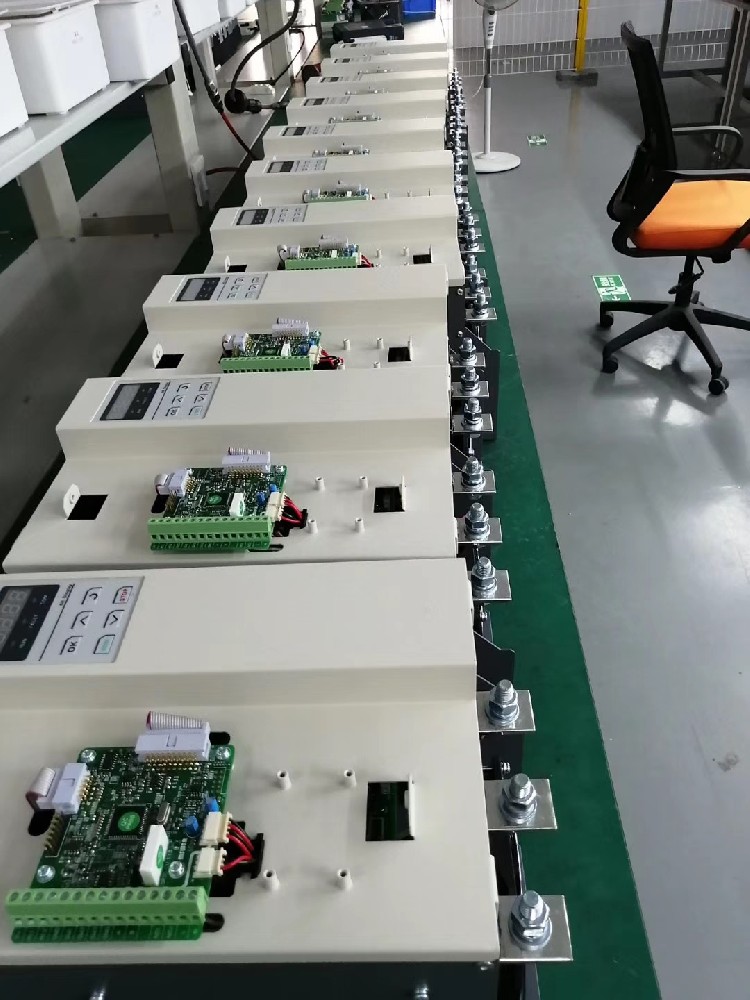 电力调解器与变频器在某些应用场景下功效有重叠，，怎样决议使用哪一个？？？？？？