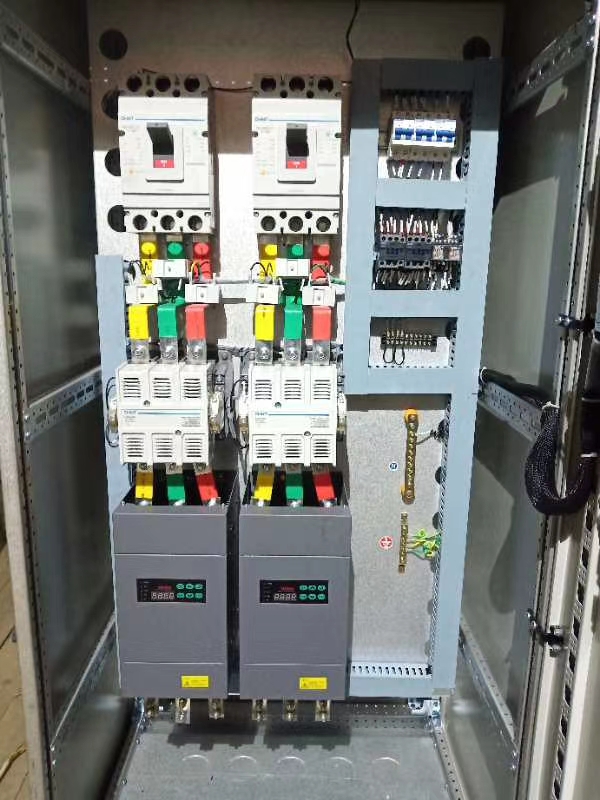 怎样通过电力调解器实现对电机软启动和软阻止的准确控制？？？？