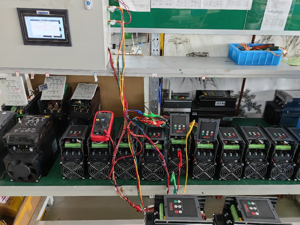 当电力调解器需要频仍切换事情模式时，，响应时间过长影响生产效率，，怎样优化设置来加速切换速率？？？