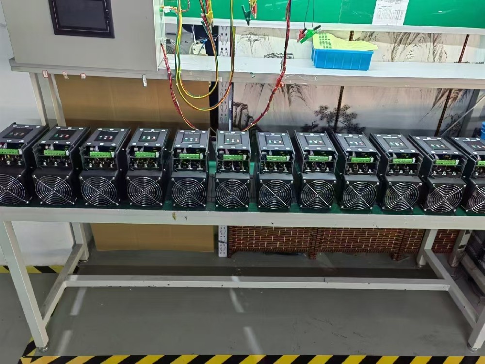 毗连电力调解器的线缆老化，，，，在不替换线缆的情形下，，，，能否接纳暂时步伐继续清静使用电力调解器？？？