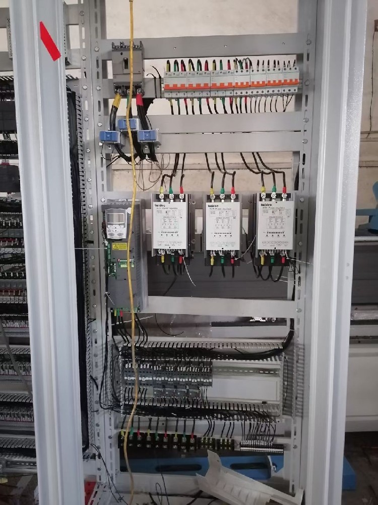 夏日高温高湿情形下，，，，电力调解器运行不稳固，，，，经常泛起死机征象，，，，该怎样应对？？？