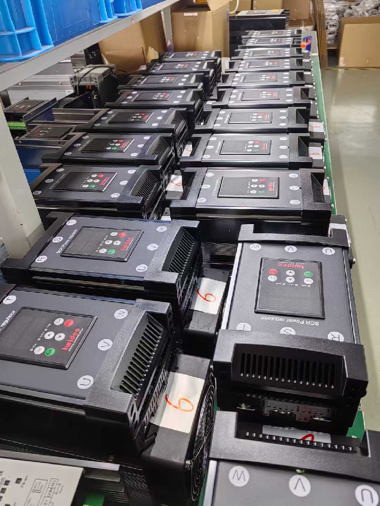 实验将电力调解器与新的负载装备毗连，，却无法正常事情，，该从哪些方面排查兼容性问题？？？